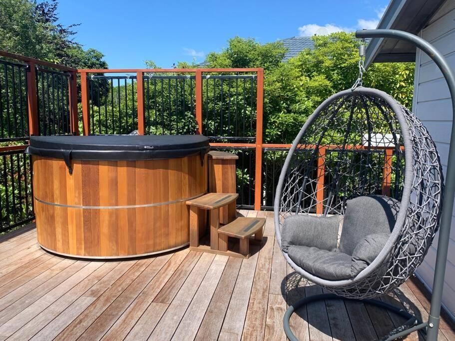 Soak In Cedar Tub, Stroll To Havelock Village Havelock North Exterior foto